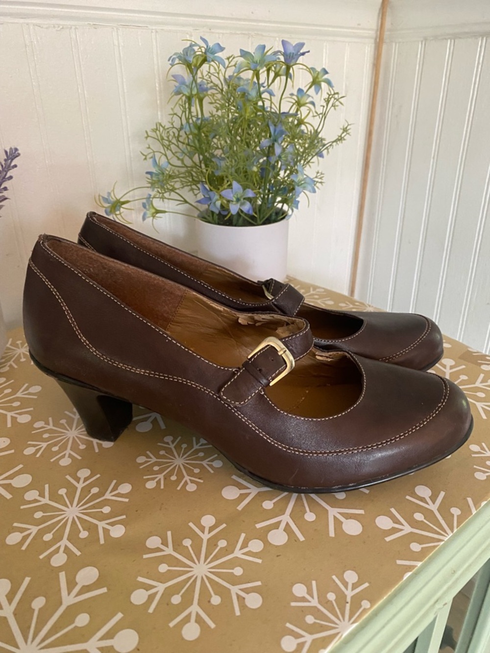 Brown Mary Jane Mid Heel Pumps with Buckle Detail